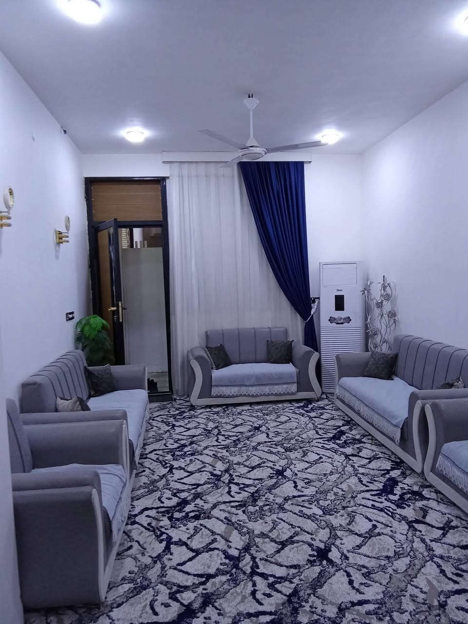 بيت 120 متر بكربلاء قرب فندق البارون بناء درجه اولى طابقين يحتوي على 4 غرف نوم و أستقبال و صاله و مطبخ و صحيات طابو زراعي سند 25 تحويل مباشر
 من صاحب السند {{ السعر 180 مليون }} 
للأستفسار : *********** واتساب
