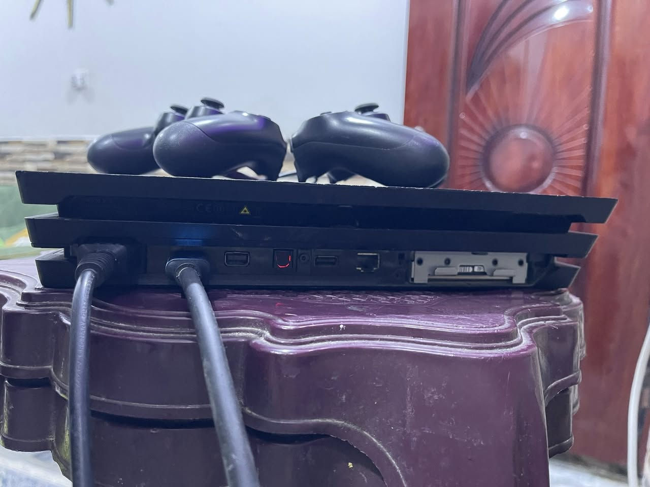 سلام عليكم بلي 4 برو ذاكره 1تيرا الحساب مثل ماموضح بالصوره الالعاب بي بس بالبلس  مقفولات الملحقات فط جوستاكت عدد 2 والكفر الخلفي القطعه ماموجده مثل ماموضح بالصوره الجهاز قابل لتهكير لتواصل ماسنجر او 
على هذا الرقم وانساب ***********
السعر 275 وبي مجال لشراي
