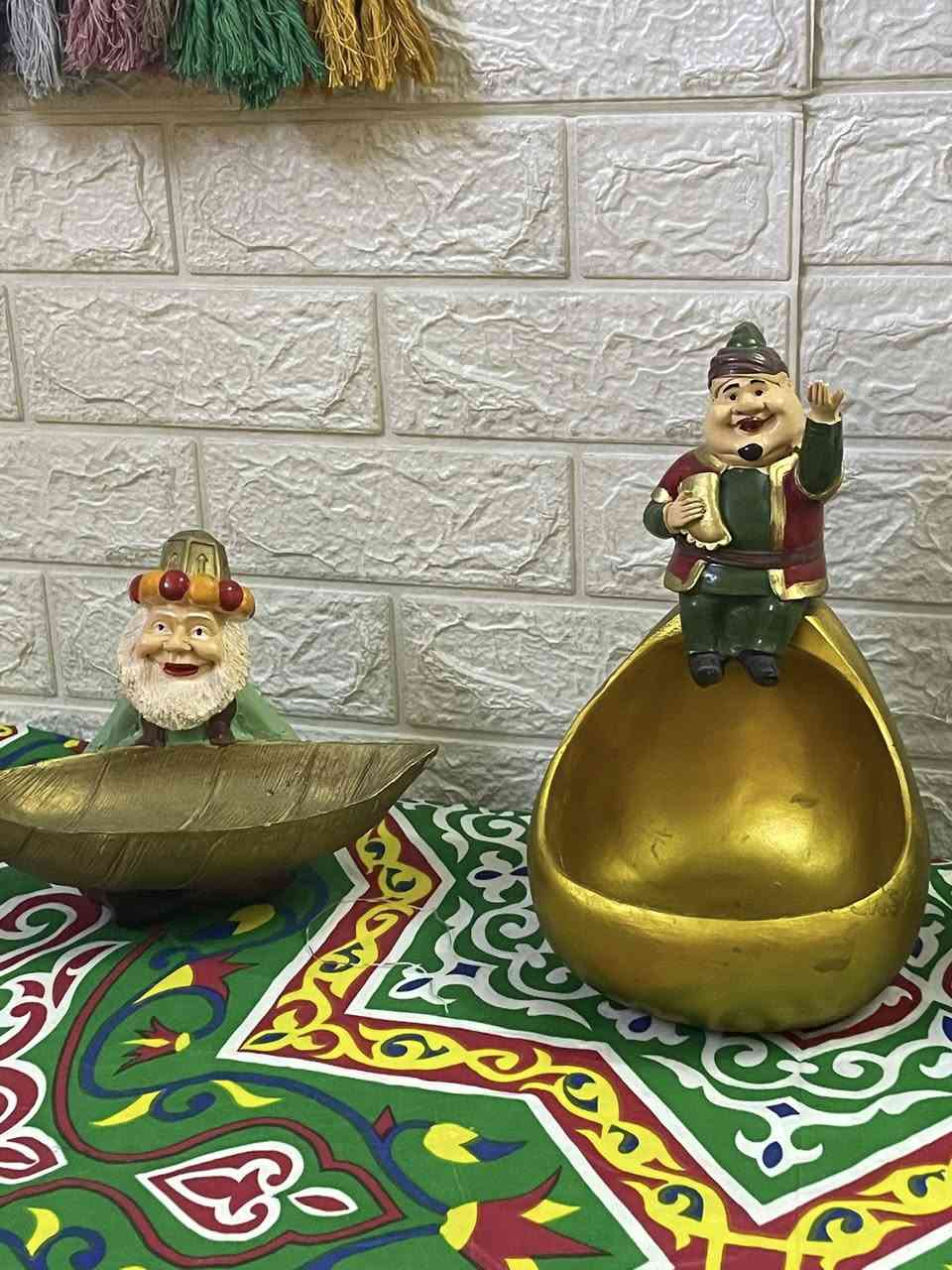 اغراض رمضانيه ومفرش تخم عشر مقاعد جديد ما مستخدم ولا مره العنوان بغداد السيديه
***********
