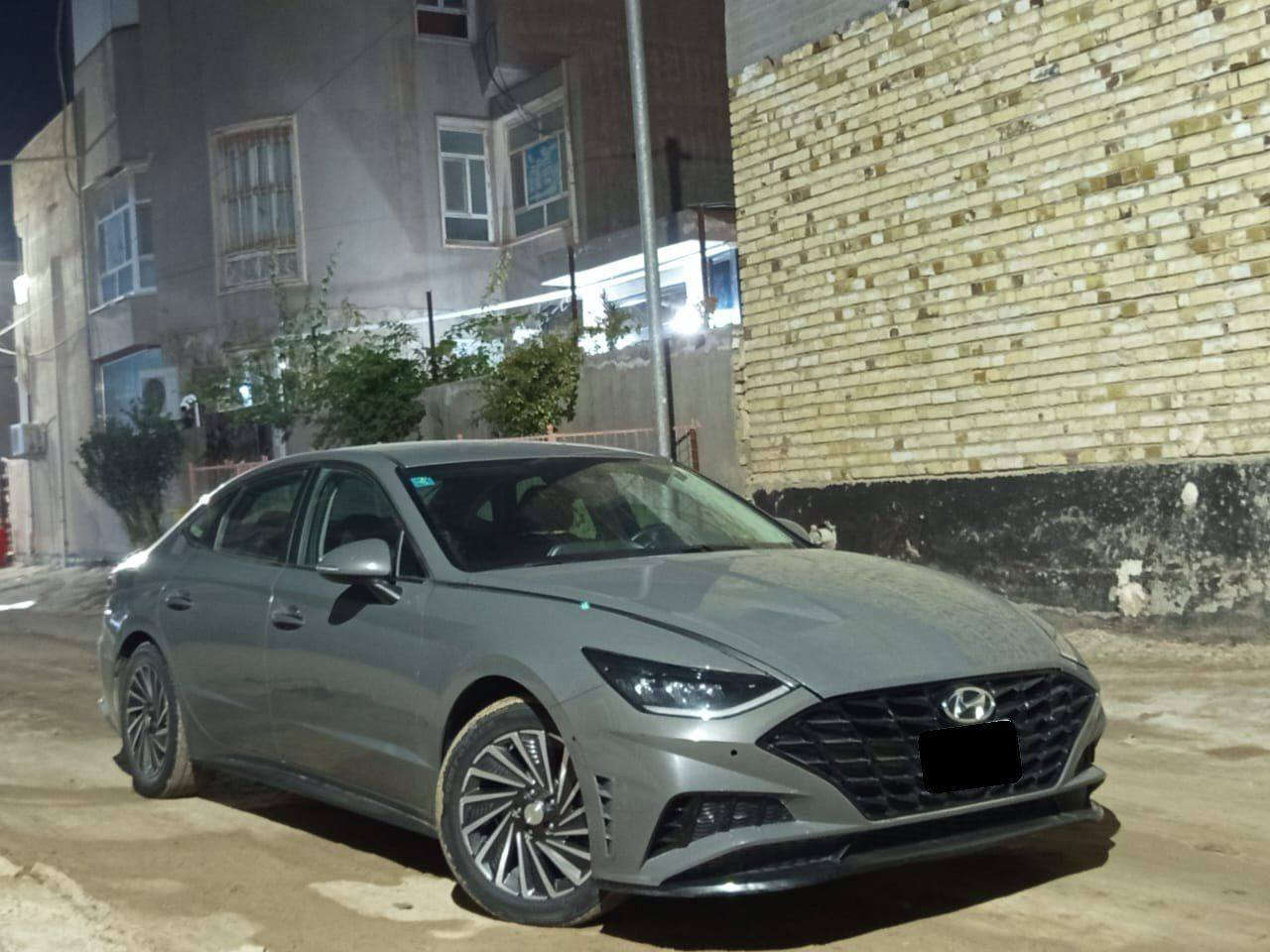 السلام عليكم
HEV سوناتا ٢٠٢٢ هايبرد محرك ٢٠٠٠ 
رقم بغداد 
اشاير بالمري 
حساسات خلفي امامي 
قيادة ذاتيه 
داخل جلد 
تبريد قطعتين 
توقف ذاتي 
وباقي المواصفات عادية 
وارد امريكي 
ضربتها موضح بالصورة فقط البنيد 
ماشيه ٨٤ الف كيلو 

  

السعر /١٥٥ وبيه مجال  حك الجيه 
للاستفسار
***********
