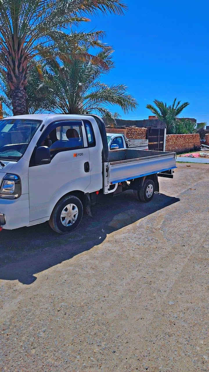 سلام عليكم ***********للستفسار
لـلـبيع 
كيا حمل مـوديـل 21 
اردني باب اول 
مكفولة من دعامية لدعامية 
ماشية 229الف 
سيارة حلوة مال جناي 
رقمها انبار لماني تحويل مباشر 
سبير مال شركة بعدة منازل 
المكان الانبار حديثه 
الشراي يتصل ويدلل 
السعر133$وبيهه مجال لشراي
