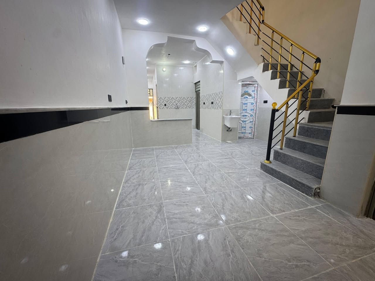 مشتملات للبيع مساحة كل واحد 100 م في حي الشهداء قرب مول سيد جابر بناء حديث جاهز للسكن للإستفسار الإتصال على 
***********
