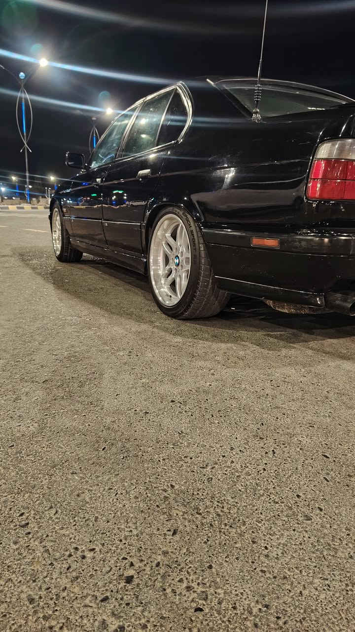 السلام عليكم
للبيع BMW 540
موديل 92
السياره بدون ضرر
صبغ عام جماليه
بجم عريض
فتحه
بصمه تشغيل عن بعد
كشنات جلد
تبريد ثلج
ويل M
صالنصه رياضي
ترايك وين مايعجبك
 مكينه اصل 30 ومبدلها 40
السياره احله من الصور تعال وشوف بعينك
اتصل على الارقام
***********
***********
