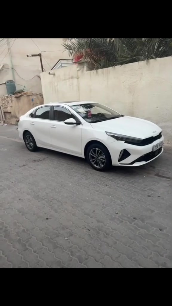 السلام عليكم سياره كيه 3 موديل 2022 كفاله عامه سياره جديده ماشيه كلش قليل السعر 135 وبيه مجال رقم راعي السياره ‭٠٧٧١ ٢٤٢ ٥٣٤٩
