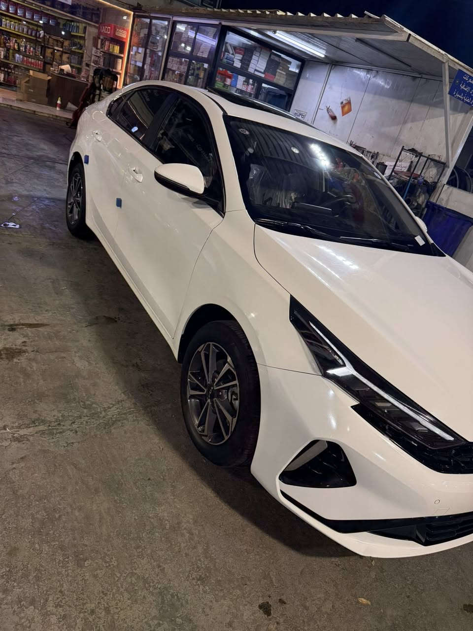 السلام عليكم
سيراتو K3 2024 

فتحه سقف 

اوتو هولد 

درايف مود 

تحكم ستيرن جهتين 

مثبت سرعه 

شباك بيانو

كشنات جلد 

بصمه عدد 2 

لايت LED 

بك لايت لد 

مكاني الكاضميه 

***********
