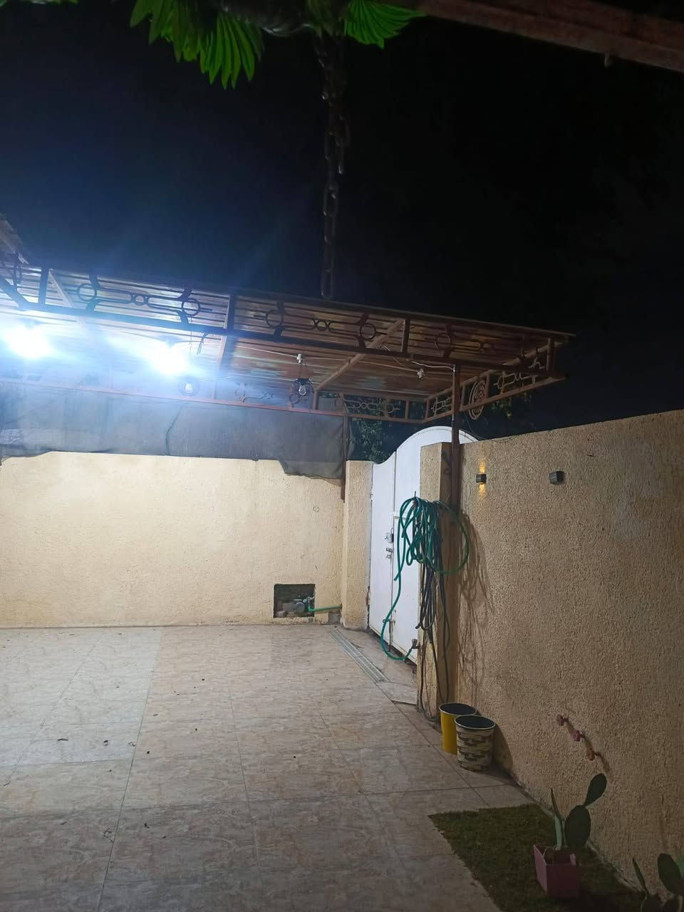 السلام عليكم منزل للبيع مساحة 200وجه قرب المركز الصح طابق واحد السعر على الخاص رقم الهاتف ***********/***********
