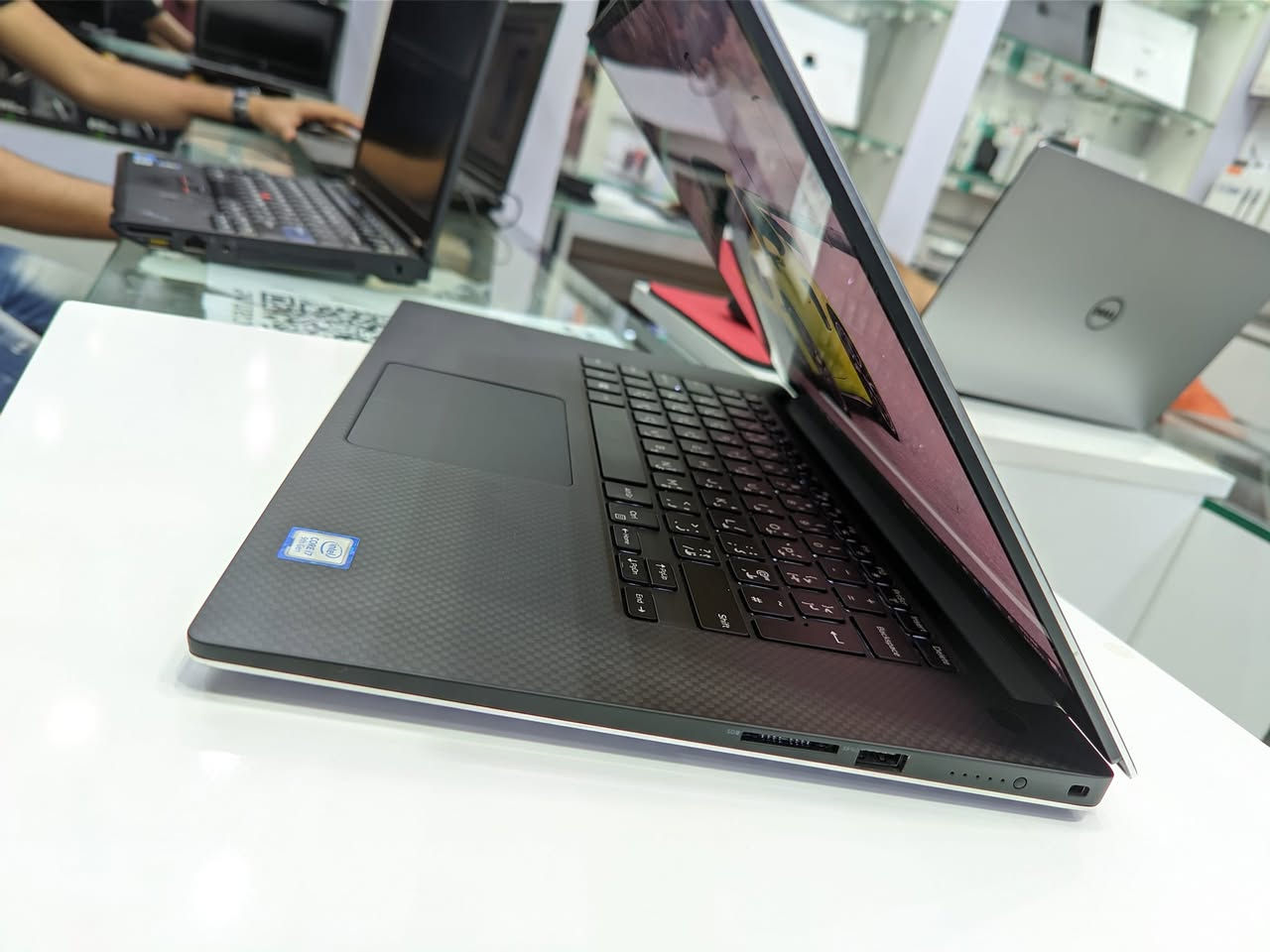 (( رجاءاً إقرأ المنشور بتركيز 🙏  ))

تحفة فنية من شركة DELL 💪🏻

أقوي لابتوب ديل للإلعاب والبرامج الثقيلة Dell Precision 5540 Workstation

#مواصفات_قوية

🔷 المعالج كور i7 من الجيل التاسع بأعلى و أقوى فئة ( H ) و فئة H تعني: High Performance أي (فئة الأداء القوي) وهذه الفئة خاصة للإلعاب وبرامج التصاميم والهندسة.

🔷 الرامات حجم 16 كيكا DDR4 بسرعة عالية 2667MHz 

🔷 الهارد 512 كيكا نوع SSD - NVMe (أسرع من SSD العادي إللي هو أصلاً سريع)

🔷 يحتوي على كارتين شاشة:

الأول كارت داخلي: أحدث نوع (ألترا أتش دي - UHD) حجم 8 كيكا

الثاني كارت خارجي: NVIDIA Quadro T1000 حجم 4 كيكا أسرع فئة GDDR5 

🔷 الشاشة من أحلى الشاشات اللى ممكن تشوفها، 15.6 إنج Full HD (تشبع لوني رائع +  حواف سلم)

🔷 كيبورد (ضوئي)

#اللابتوب_يحتوي_على_أهم_البرامج (يعني تستمله جاهز):  

1️⃣ حزمة أوفيس كاملة (مفعلة مدى الحياة) ✅

2️⃣ كل برامج الأدوبي  ✅

3️⃣ برامج الاوتوكاد (مفعلة مدى الحياة) ✅

4️⃣ سينمانا وشبكتي لمشاهده الافلام ومباريات كرة القدم ✅

5️⃣ كيم لوب (تنزل أي لعبة بكل سهولة) ✅

6️⃣ منصة ستيم ✅

7️⃣ واتساب ✅

8️⃣ تليكرام ✅

#السعر 650 ألف مع #سيت_هدايا_موضح_بالصور

#ملاحظة: ضمان إسبوع إستبدال فوري + اللابتوب يوصلك منصب عليه الأوفيس و برامج مونتاج و هندسة، بالإضافة لبرامج الكيم لوب الخاص بالألعاب + يوصلك مع الهدايا مغلف داخل بوكس بكل عنايه وأناقة 🎁

بغداد شارع فلسطين (توصيل #مجاني بكل العراق)

*********** (موجود واتساب)
