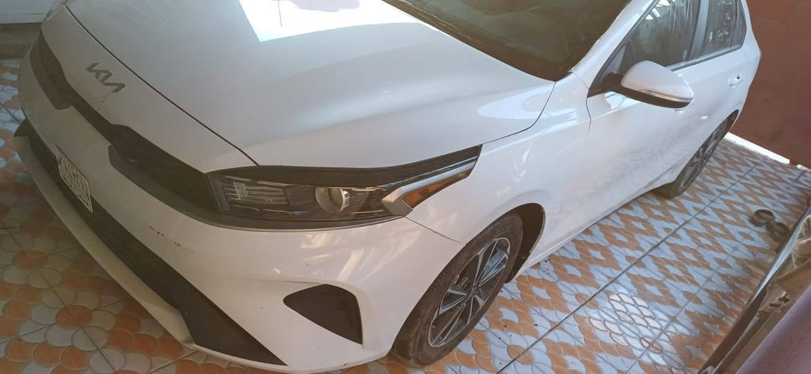 البيع كيا فورتي موديل ٢٠٢٤ وارد امريكي سياره بعدهي ما مرقم ترقم بغداد وكل محفضات جنوب السعر ١١٥ ورقه رقم *********** اثير ***********
