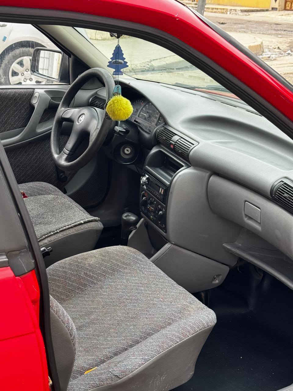 سلام عليكم استره ستيشن لون احمر كير توماتيك حجم 18
مابيها ضبغ غير الدوسات  الدوار  موديل 1992 السعر 67 وبيها مجال شي قليل موصل جانب الايمن  ***********
