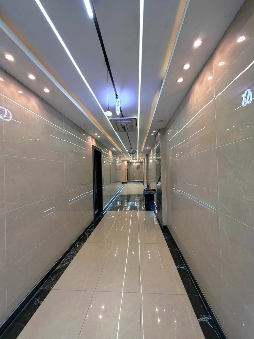 شقة حديثة للايجار في ابو نؤاس مطله على نهر دجلة الفرع بين شارع الكرادة داخل وابو نؤاس يوجد فيها :

غرفتين وصالة
حمامين
120 متر
الطابق الرابع
البناية حديثة جدا
كراج
حارس
بناية نظيفة وامنة
جرس مع بوابة الكترونية
باب تفتح بالبصمة
بلكونة واطلاله على نهر دجلة
زجاج مزدوج 
مصعد
سعر مليون ونص 
للتواصل ***********
