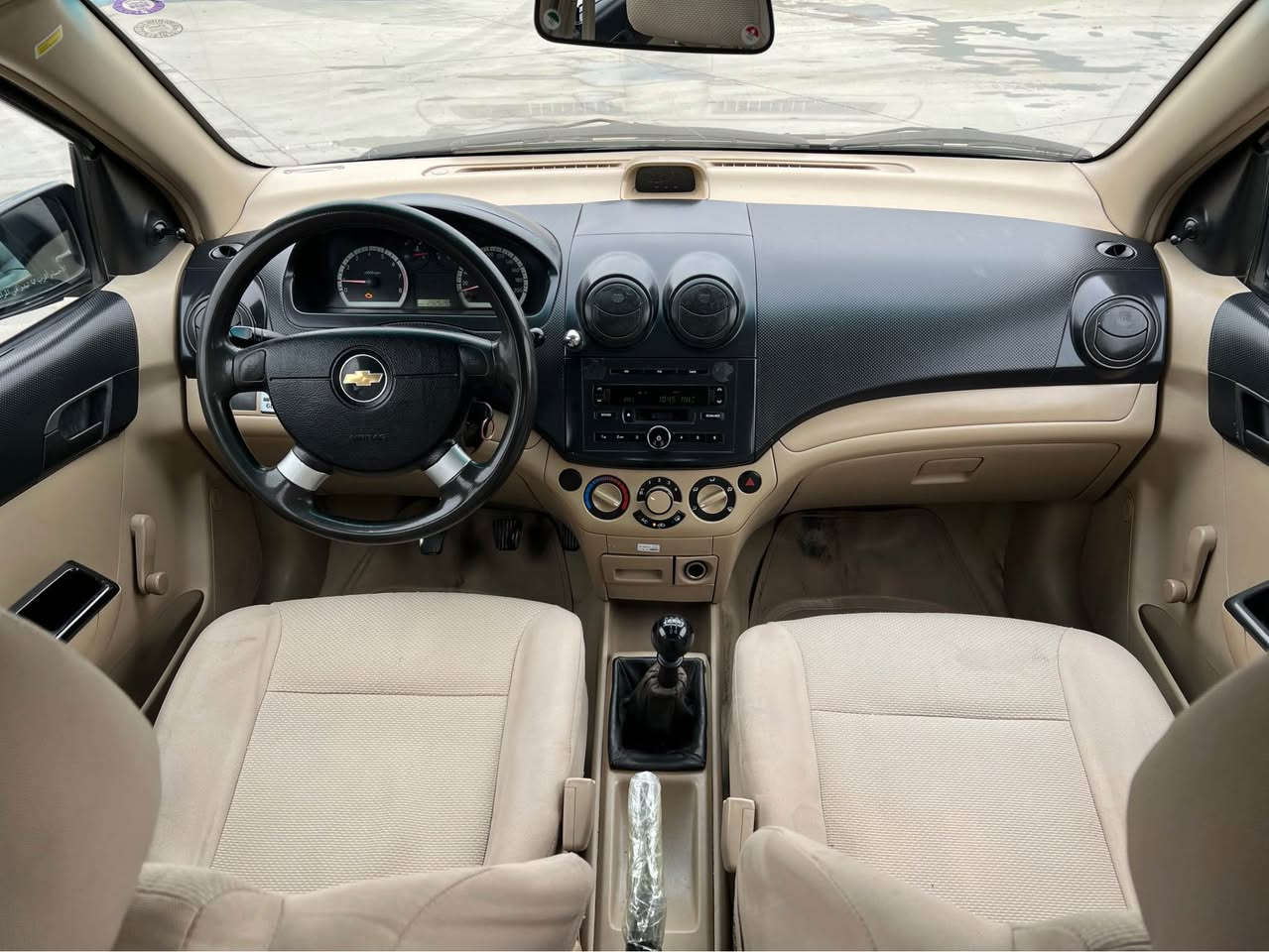 ئةڤيو موديل 2009 گير عادي مةكينة گةورة رةقةم سليماني سةنةوي بةسةر چووة گير مةكينة تةقةو رةقة بةشةرت كارةباي هةمووي بةشةرت كالبونةوةي نية 4 پارچةي بوياخة بي ناو گرتن نرخ 50 گةلا و مةعامةلة شوين چةمچةمال 
***********
*********** السليمانية, العراق
