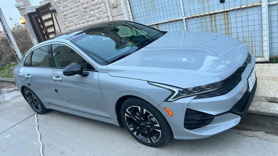 كي فايف موديل 2023 فول الفول 1/1 ماشيه 29 الف 
داخل احمر بانوراما رادار امامي خلفي جانبي ومواصفات هوايه بيها السياره باسمي هزه فحص كلو جديد السعر 220 ضررها جاملغ خلفي فقط بدون دواخل 
مكانها موصل 
***********
