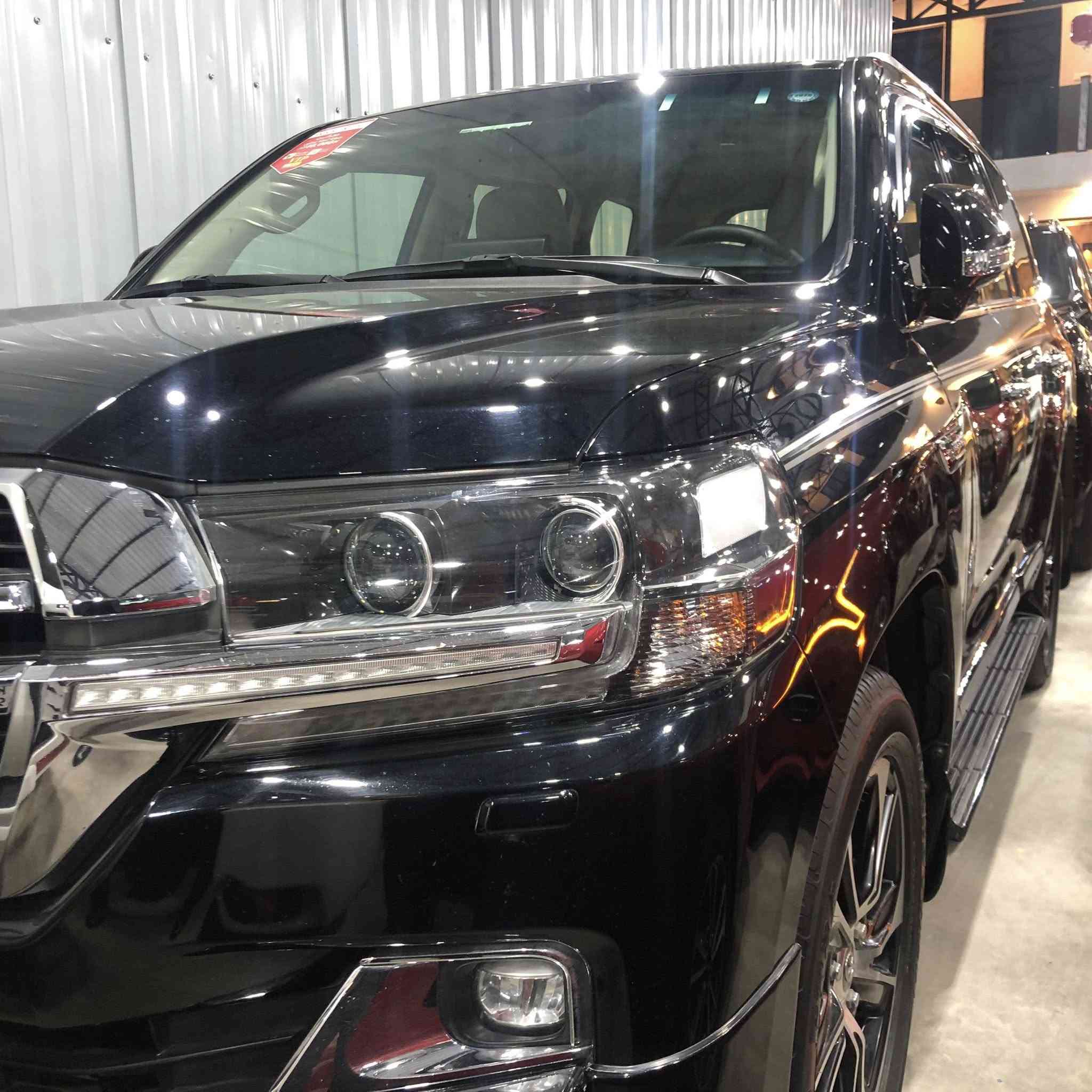 سلام عليكم احبتي لاندكروز ثمانيه سلندر 4600 ماشيه 58 الف جديده السياره بدون كلشي مكفوله كفاله عامه رقم سليمانيه وبسمنه مكان السياره بغداد الكريعات معرض محمد شهيد الاتصال *********** واني خادم موديل 2021
