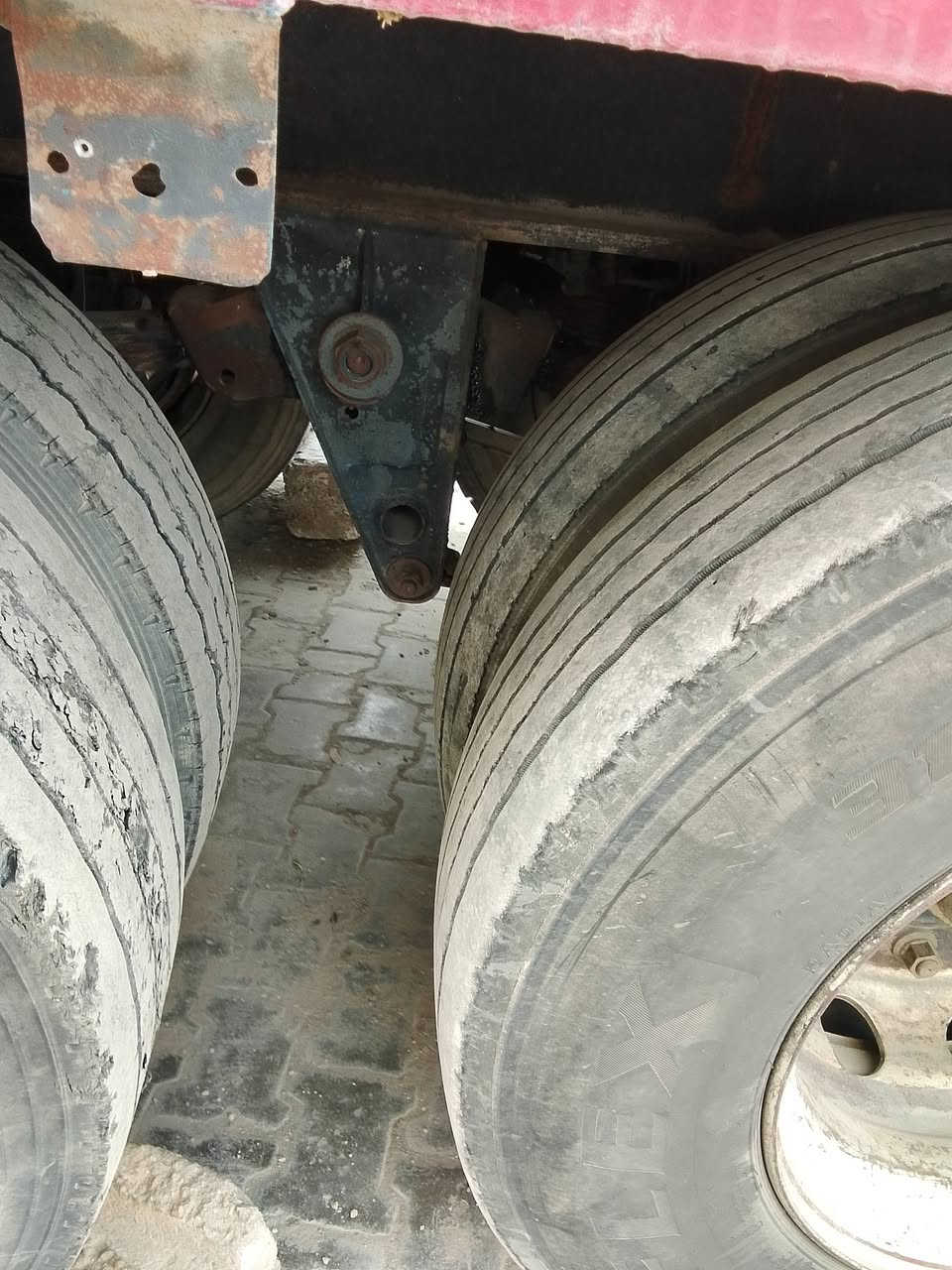 سلام عليكم عربانه دناكير ساف فلات اوربيه 3دناكير 2مزوج واحد حرفش عربانه محدده جتف وحصيره جكر تايرات نص عمر سعر 45مكانه كربلاء طول 1250
***********
