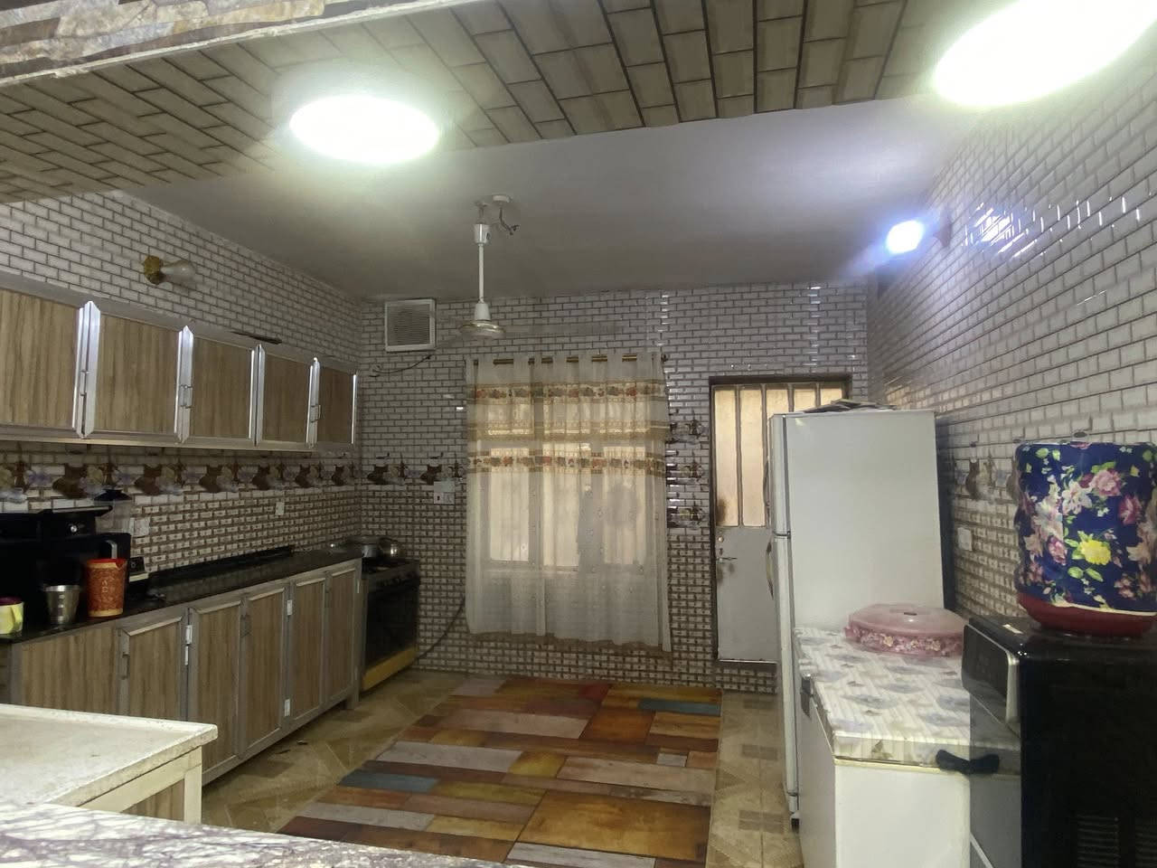 مشتمل للبيع المساحه 100متر  طابقين يحتوي الطابق الأرضي على صحيات واستقبال وصاله ومطبخ والطابق الثاني يحتوي على غرفتين وصاله وصيحات 
المكان كوت حي الجهاد (زويرجات)خلف شارع بيت صبر والسعر مناسب وللاستفسار على الرقم ‭0771 430 6942‬
