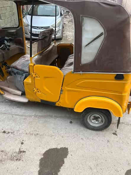 السلام عليكم تكتك مديل ٢١ تحويل ثاني يوم تكتك بيه طخطخات قليله سعر ٧٢٥٠ بغداد شعله الرقم  ***********
