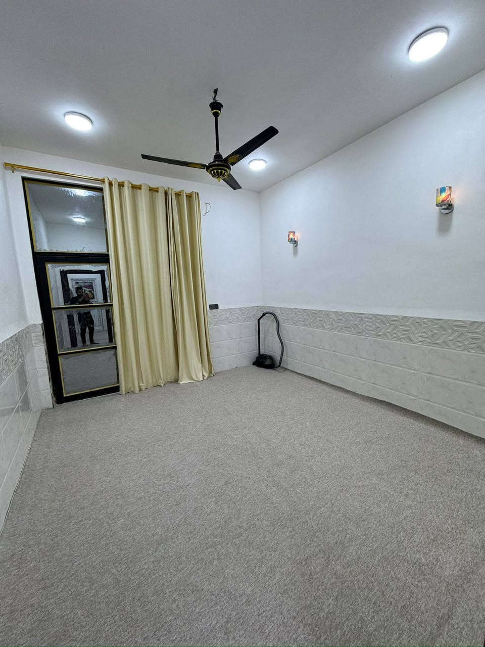 ( السعر ب٥٠) يخدم  اهل المحافظات العراقية الزائرين يستخدم دار استراحة  قريب على مرقد الإمام الحسين علية السلام يبعد اربعة كيلو بسيارة عن المرقد سعرة مناسب  بيت طابقين حديث المساحة ٥٠ متر الشارع تبليط خلف الجامعة ومقابل مدينة الزائرين العصرية كافة الخدمات متوفرة للستفسار بآدارة الوسيط العقاري الاستاذعلي خلف الشمري *********** ***********
