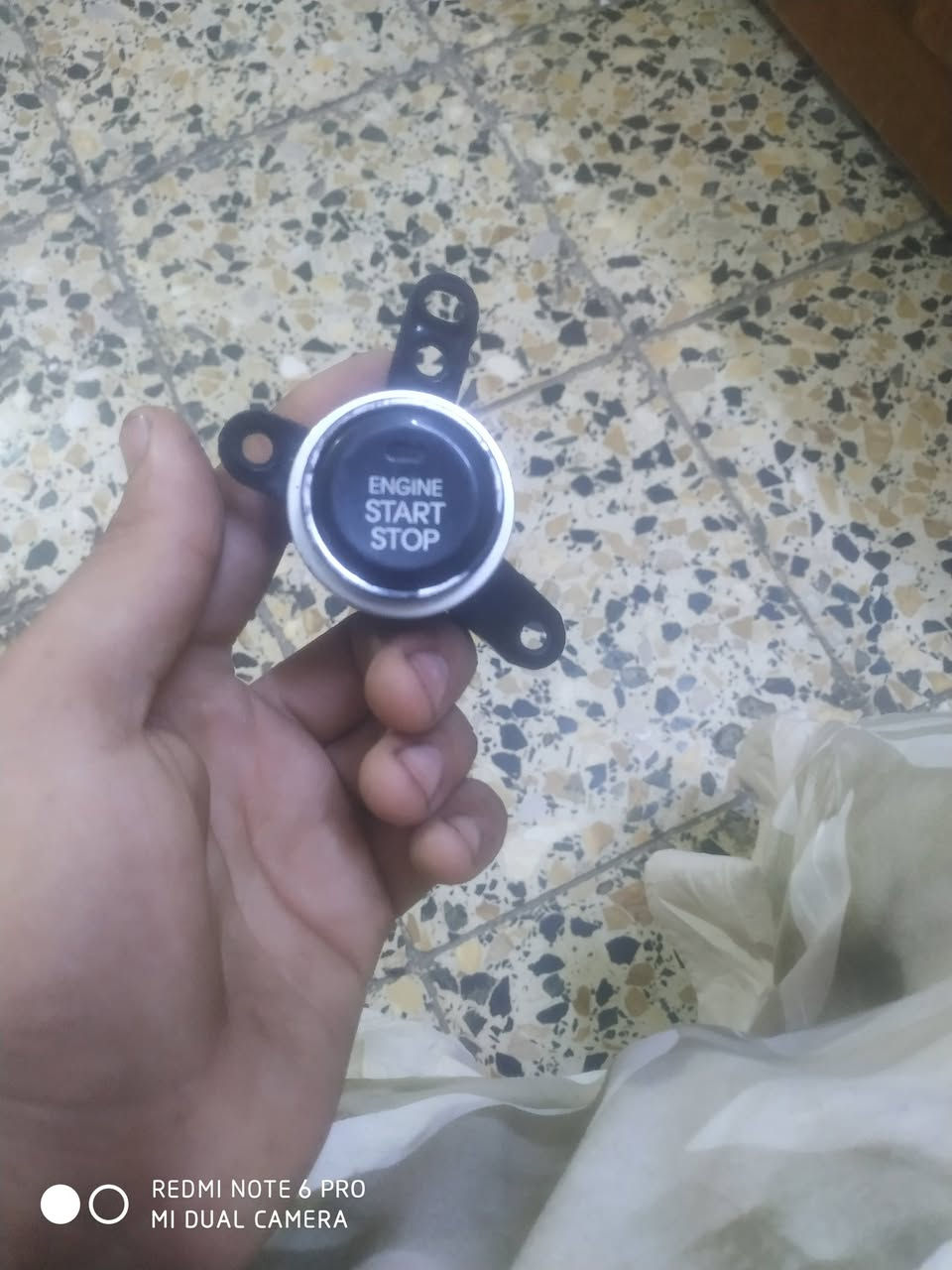السلام عليكم اخوان غراض مال كروز اصلي حاوية ***********
