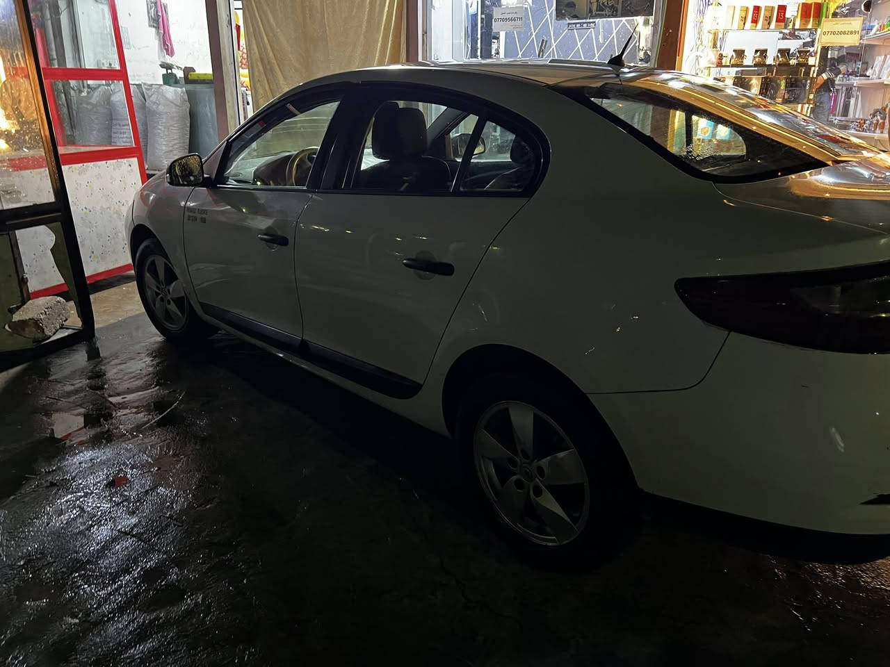 رينو فلوس 2013 لون ابيض
سلام وعليكم السيارة كود واحد ما مبدل ولا قطعه
بيها طخه شبر بالصندوق 
مكينه شرط لا صرف ولا نفخ سعر 65
رقم ***********
