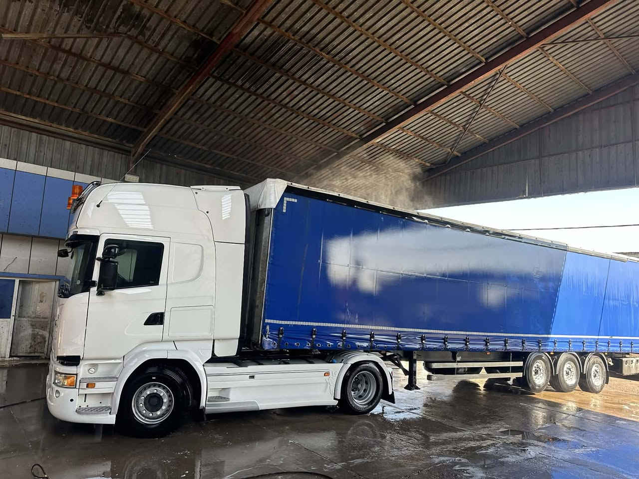 سكانيا بومه موديل 2017 دغداغ  فول مواصفات رتايدر كامره حساس ثلاجه داخلي دبل منامي حجم  مكينه 450ار سوبر عادي المرغوب عربانه شمتز جادر مسرحي السياره مكفوله كفاله عامه ماشيه 800الف السياره مرقم اربيل بسمي تحويل وكاله نفس الوقت  تخم تاير جديد السياره مكانها اربيل السعر المطوب 420ومجال رقم الهاتف ***********/***********واتساب اثير
