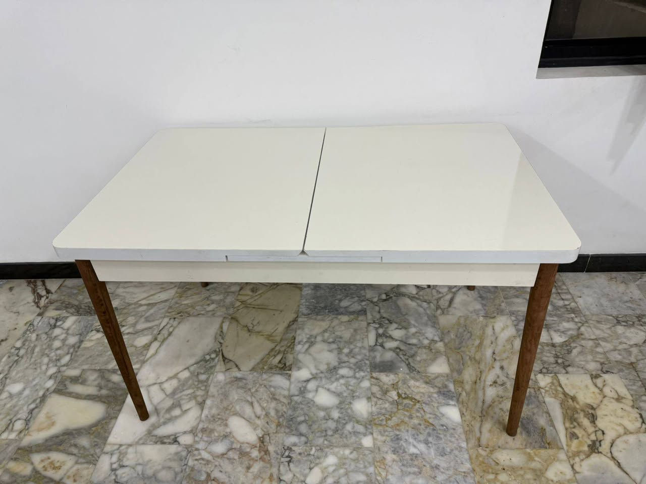 مكلفة بنشر للبيع ميز طعام يتكبر ويصغر  بدون كراسي جديد سعر ١٠٠ ميز بلازمة نضيف سعر ٥٠ اوفن جديد هو غراضة نضيف جدا ب ١٠٠ واكو شافطة دهون جديدة مامستخدمة سبب لبيع طلعت مترهم ع كاونتر سعرها وصورتها من يدزوهن انشرها


**إذا كنت صاحب هذا الإعلان وتريد حذفه لأي سبب، رجاءا أرسل رسالة إلى الدعم الفني**