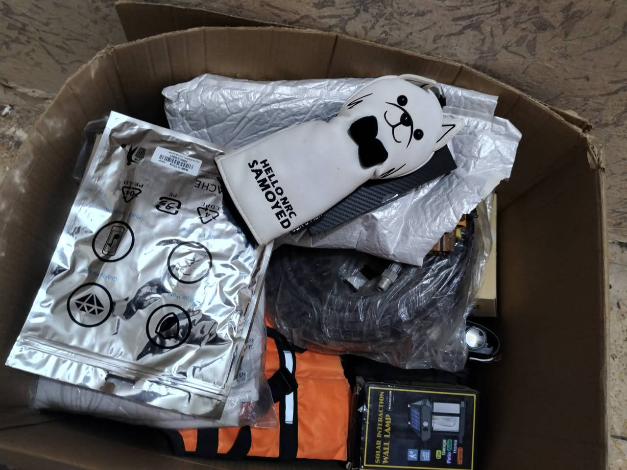 السلام عليكم شلعة حلوه وسريعه بيه كامره كو برو وبيه جوستك العاب بيه مكص زرع بيه تغليف جنطة سياره بيه قماشات وهواي شغلات حلوه شلعه بكامله 60 الف يعني تطلع عليك القطة 3 الف الي يحب يتصل ***********
