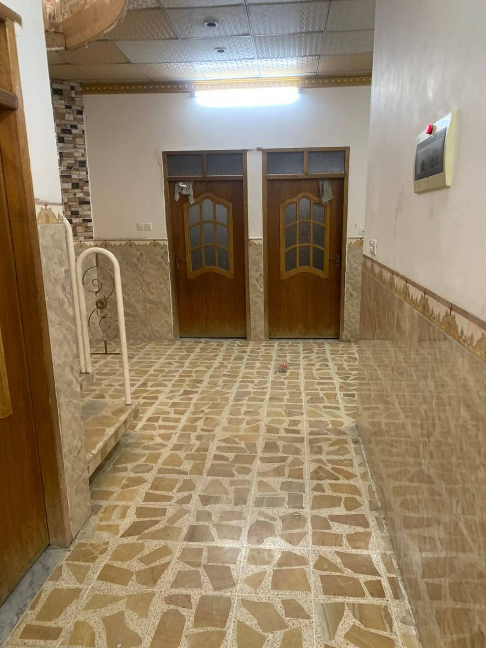 دارللبيع 17تموز الافرع الستة مساحة204م بناء 2013 سند 2026 باسمي
طابقين 8غرف 4 سويتات 
3مناور  بيتونة كبيرة سطح كاشي
الاتصال
***********
الدار فارغ
