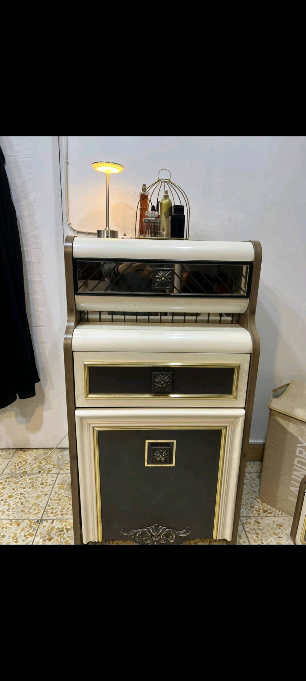 غرفه نوم ٩ قطع من معرض فكتوريا بيها ضرر بسيط اثناء النقل مكان بغداد