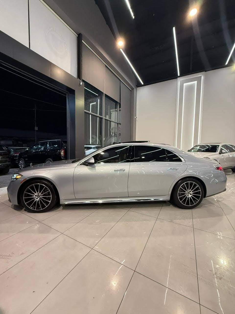 Mercedes Benz _ S 500 ***********
للبيع فقط بدون مراوس مارسيدس بنز
اس كلاس 
‏‎‏‎‏‎النووع : S 500
‏‎سنة الصنع : 2023
‏‎‏‎‏‎المسافة المقطوعة: mile  42,000
‏‎‏‎‏‎سلندر : V 6
‏‎السعر : 820$ ورقة 
*********
‏‎السيارة وارد امريكي سويجين ومكفولة من كلشي بدون صبغ بدون تعديل مواصفات بانوراما فول فول السيارة جديدة و مابيها اي نقص كلشي بشرط
____________
‏‎‏‎‏‎‏‎🌎 العنوان : اربيل ازادي شارع 40 
‏
‏‎‏‎‏‎‏‎📱 للاستفسار يسعدنا تواصلكم معنا على الأرقام التالية
‏‎‏‎***********
***********
