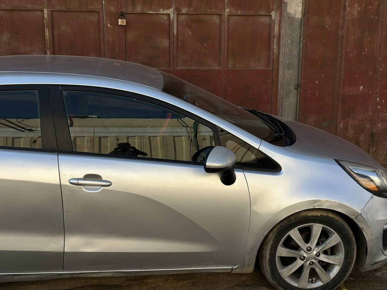 كيا ريو 2017 وارد امريكي محرك جدي اي 1600 صبغ جاملغ خلفي وباب جهة الراكب تبريد تدفه شغال تخم تاير مداور ثاني يوم مكان السياره ذي قار السعر 93 وبيها مجال ***********
