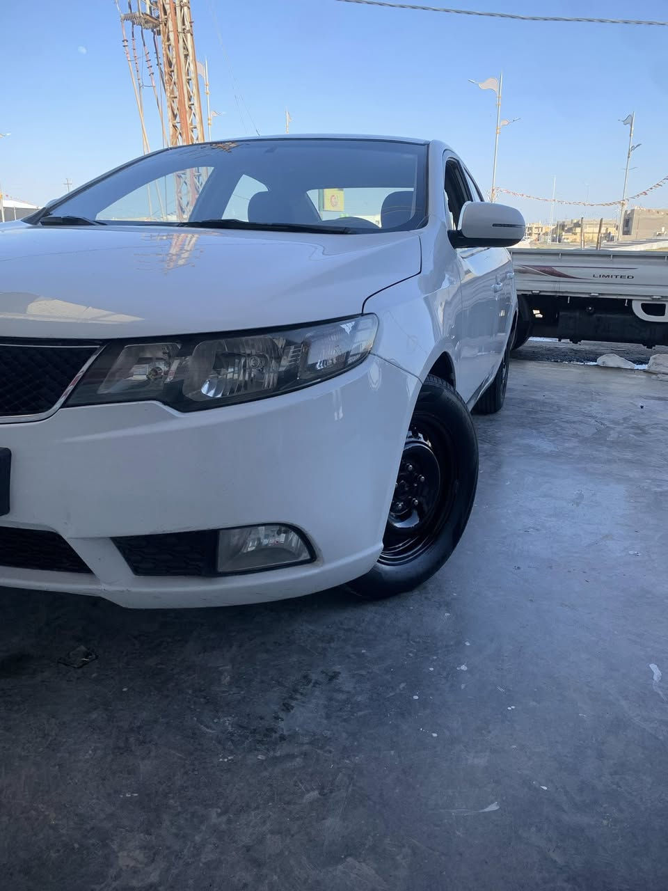 سلام عليكم سيراتو موديل 2011 رقم سلمانيه جديد سنويه جديده هزه جديده شرط التحويل محرك كير مكفوله تخم تاير ويل عادي داخل لونين تبريد + تدفه مكان صويره السعر 88 وبيهة مجال ( مصبوغه حزام ) 
***********
