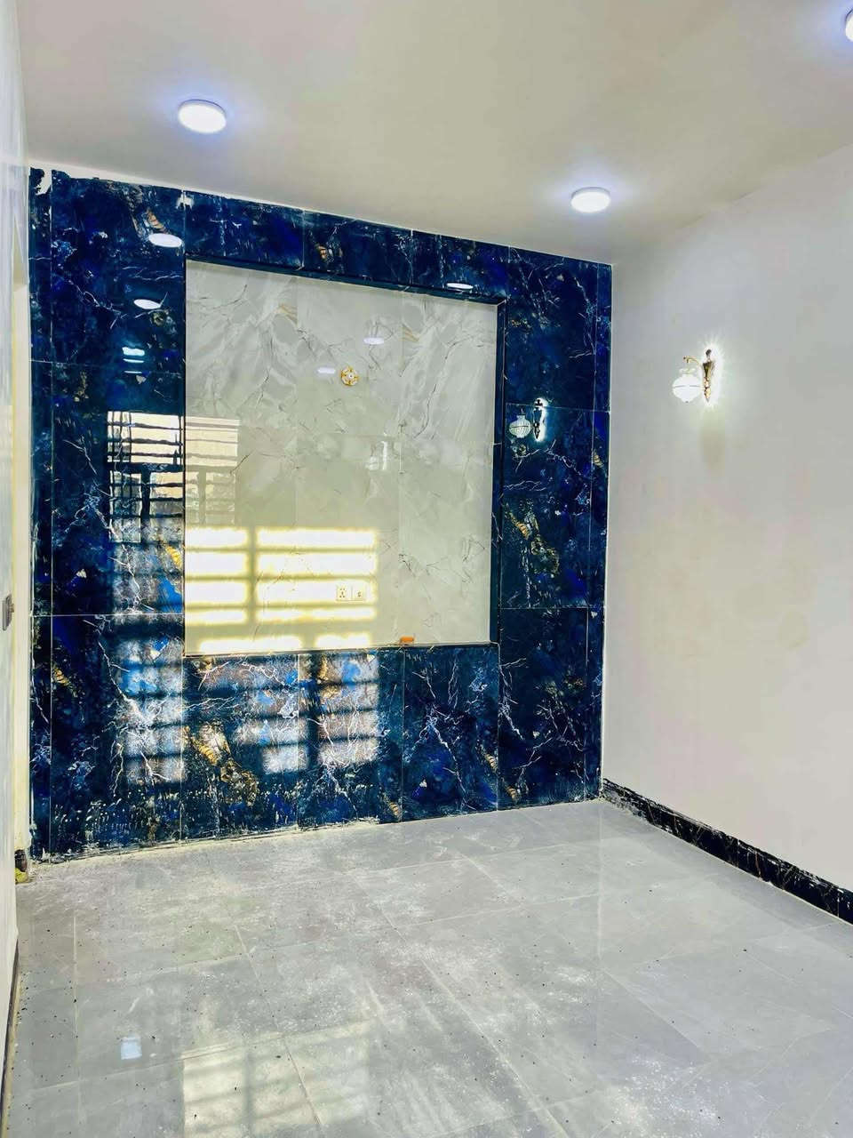 (🧿بيت للبيع طابو صرف🧿)
✅مساحة 100 متر 
✅مكانه نجف مجمع بيتي مقابيل مجمع لميرات 
———————————————
جميع لخدمات متوفرء 
✅ماي كهرباء مدارس 
———————————————
((سعر 67 وبي مجال ))
يتكون لبيت من غرفه 😴 
وصاله وستقبال ومطبخ وصحيات عدد ثنين ومكشوفه 
استفسار اكثر نتصال او اتساب 
***********
