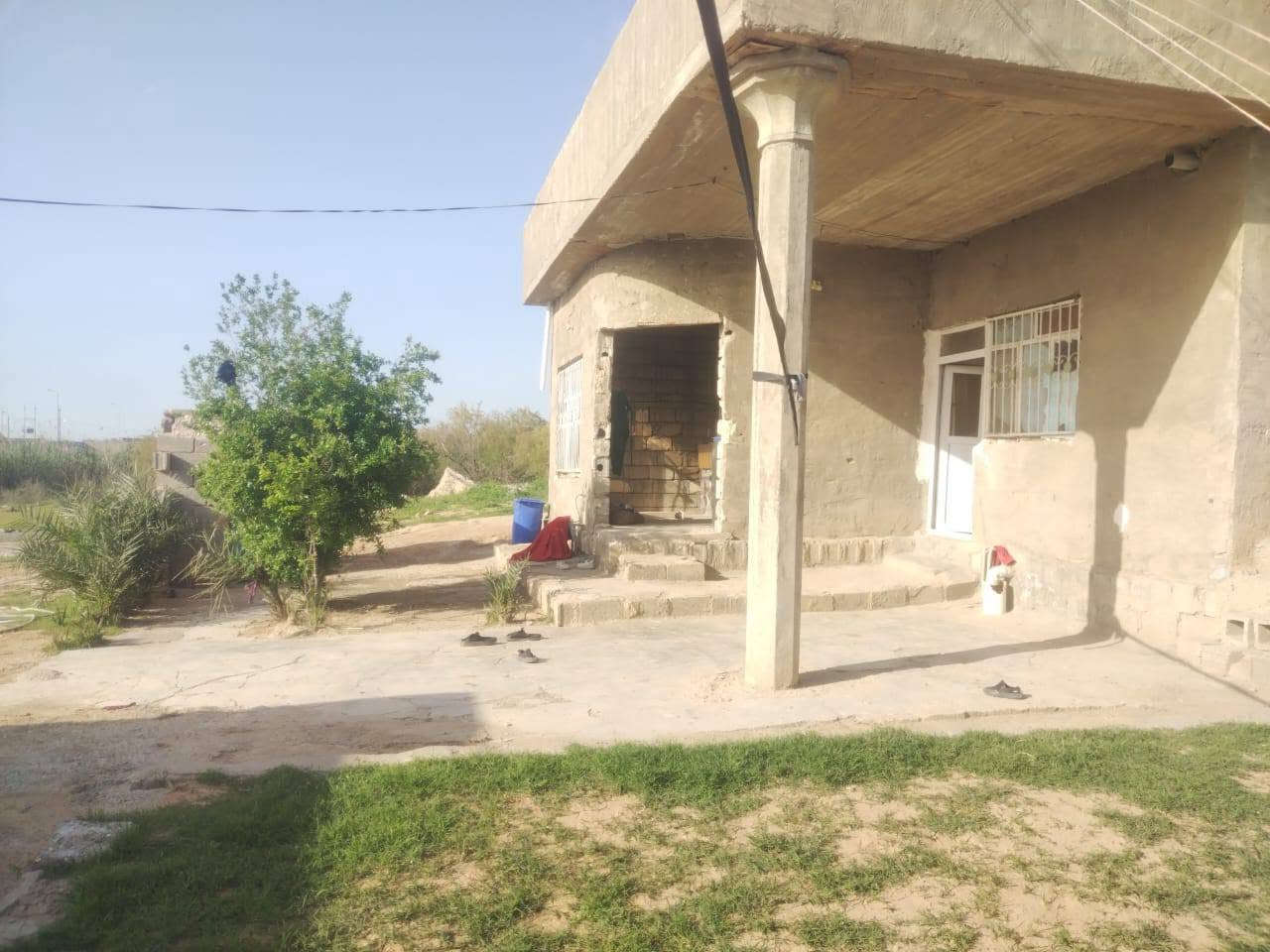 السلام عليكم 
للبيع 
ارض زراعيه مع بيت مع محل 
المساحه 1200 متر 
البيت يحتوي على غرفة نوم ٤×٥ مع هول مع مطبخ ٤×٤ مع استقبال ٧×٥
السعر ٤٠ مليون مع مجال
للاستفسار ***********
