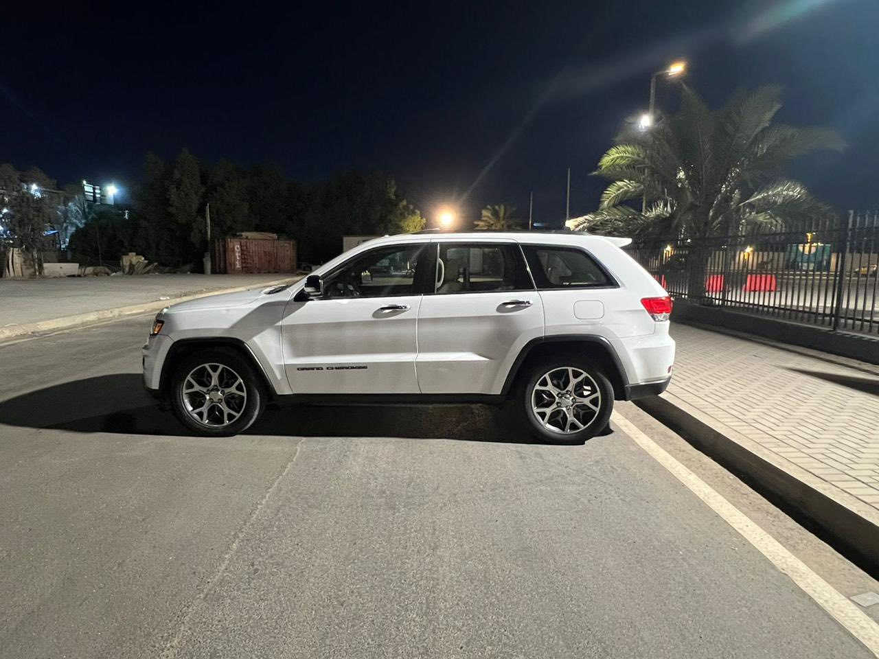 السلام عليكم جيب لمتد فول مواصفات
جيب مديل 2018 امريكي 
مكينة 3600
فتحة سقف 
نقطة عمياء 
كشنات جلد 
كشنات كهرباء
كشنات تدفئة تبريد 
حساسات امامية خلفية 
توقف ذاتي رادارات 
تحكم ستيرن 
لايت زنون 
جنطة كهرباء 
كامرة دوارة
اوتو استارت 
محدد سرعة 
مري متحسسة للضوء العالي 
نضام خرائط 
تايرات جديدة بيهة قبل يومين شادة
وبيهة مواصفات بعد
رقم بغداد تحويل ثاني يوم  
كشنات مدوشمة البلادي جديدة شخط مابي 
السعر 194ورقة وبيهة مجال 
السيارة حادث قطعتين موجودة صور الحادث بل منشور مكان السيارة بغداد الشعب السيارة بل حقيقة احلى من الصور تعال كلب وشوف الاستفسار واتساب فقط ***********
