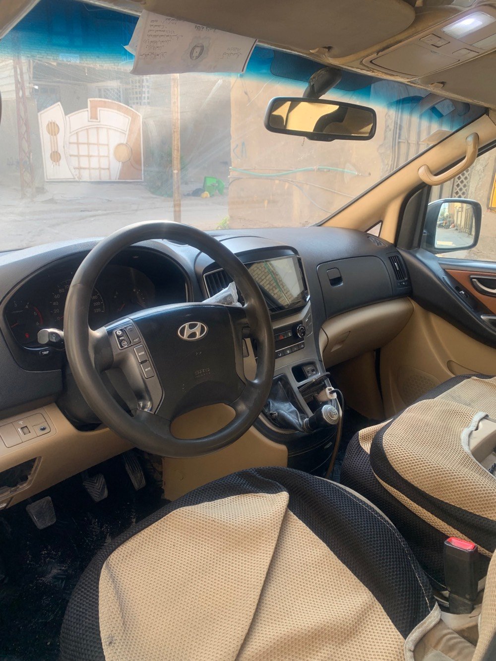 سياره ستاركس موديل 2016 مفتوح جديد سياره شكل جديد بيه صبغ الباب السلايت وجاملع الخلفي بدون معجون مصفره هيه وضريبه وغرامات قبل اسبوع حولت الرقم 