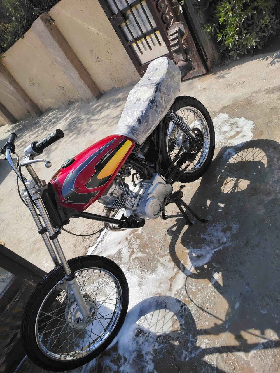 سلام عليكم شباب دراجة اربعه كير للبيع موديل 23 دراجه جاهزه مابيها أي نقص السعر 350بيها مجال للشراي مكان دوانيه دغاره  رقمي***********
