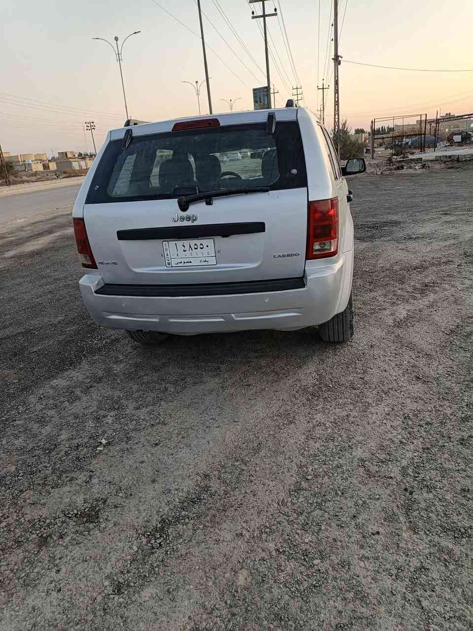 سلام عليكم للبيع جيب لاريدو موديل 2005 رقم بغداد سنويه ل 28 تبريد تدفئه تخم تاير  جديد السياره كلشي بيه شغال محرك شرط جديد كير بي عته بنمره الثانيه بيه صبغ حزام جماليه شرط بدون ضربه ولا خياس غرفه جديده كهربائياته كله شغاله مكاني ناصريه السعر 77 وبيه مجال 
***********
