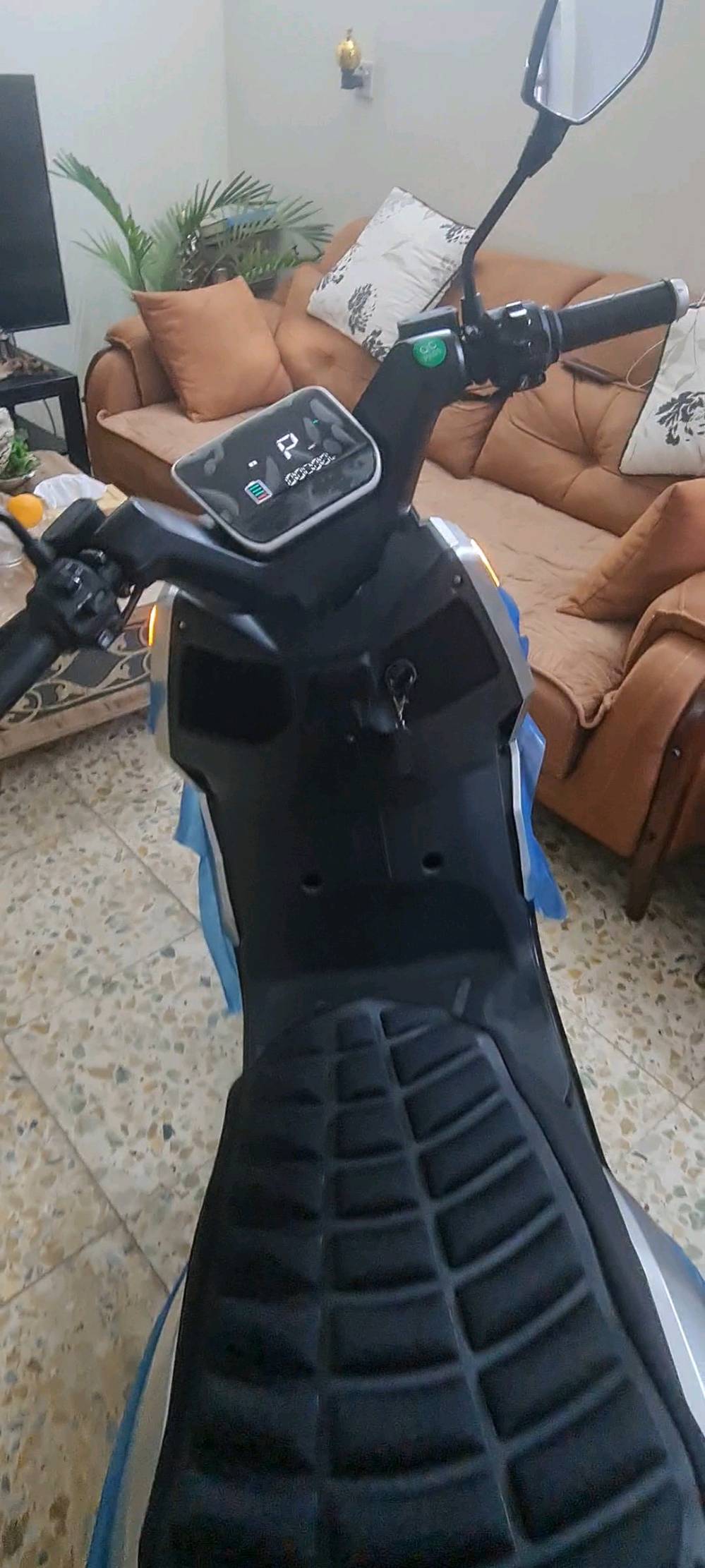 دراجة شحن فضائي منشركةZKH جديدة زيرو مماشية من النقل للباب ملف ٢٠٠٠واط ٦بطاريات مسطرة حجم كبير سرعة ٧٥_٨٠كلم المسافة بالشحنة ٧٠_٨٠ كلم نظام٣سرع لايت زينون لونين ابيض وشمسي نشرات ملونة متغيرة بصمة وسويج تشغيل نظام حماية ضد السرقة إطارات حجم ١٢بريكات دسك هيدروليك دبلات امامي وخلفي هدروليك مساحة خزن واسعة شحن موبايل قاطع دورةمع هدية جادر كبير وغلاف كشن طبي العنوان بغداد رقمي ***********