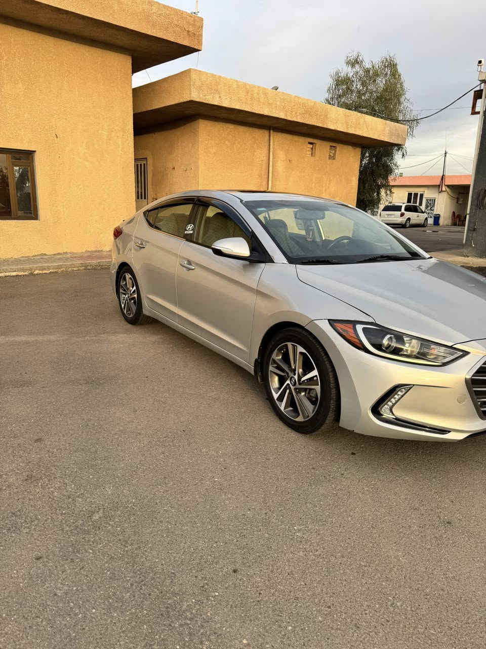 السلام عليكم
من رخصة الادمن 
هونداي ألنترا للبيع 2017 
محرك 2000 دوش 
رقم دولي بغداد بأسمي تحويل مباشر
فول مواصفات 1/1لمتد كشنات جلد تدفئة امامي خلفي 
تبريد مناخ منفصل 
شاشة كامرة دوارة بلادية 
منظومة زنون 
تخم تاير 
باتري جديد
رادار جانبي 
بصمة ترحيب فتح ابواب 
سستم صوت انفنتي دمام
فتحة سقف  
تحكم استيرن جهتين 
صندوق ذكي
حادثها  بأمريكا بنيد فقط بدون دواخل
بال عراق 2 قطع تبديل أصلي بدون دواخل باب أمامي أيمن + جاملغ امامي أيمن 
صدر جديد 
سيارة جاهزة من كلشي   السعر 125$
العنوان بغداد الكمالية 
***********
