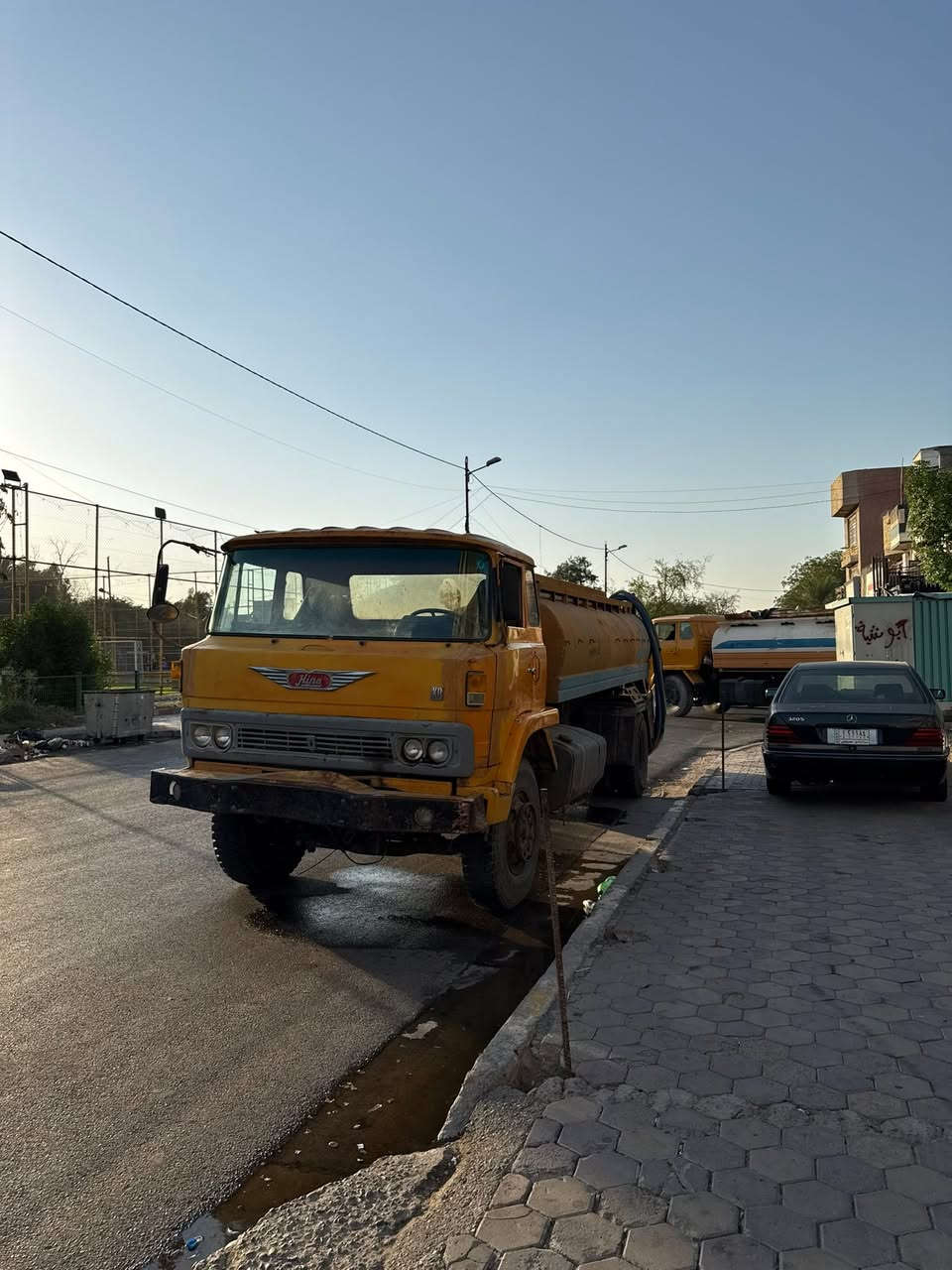 تنكر هينو للبيع موديل 82 محرك كير شاصي مكفول تانكي مغلون مكان بغداد شعلة السعر ١٨وبي مجال  رقم ***********
