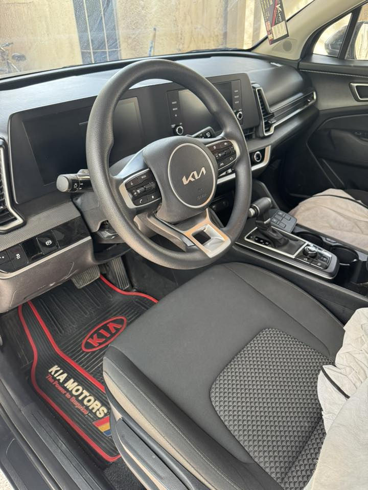 السلام عليكم اخوان 
كيا سبورتج موديل 2023 
ماشية 16 الف 
حادثها فقط طخة بلبنيد  بسيطة كلش وبدون دواخل
رقم اربيل تريد وكاله تريد تحويل حاضر السعر 193 وبيها مجال شي بسيط
***********
