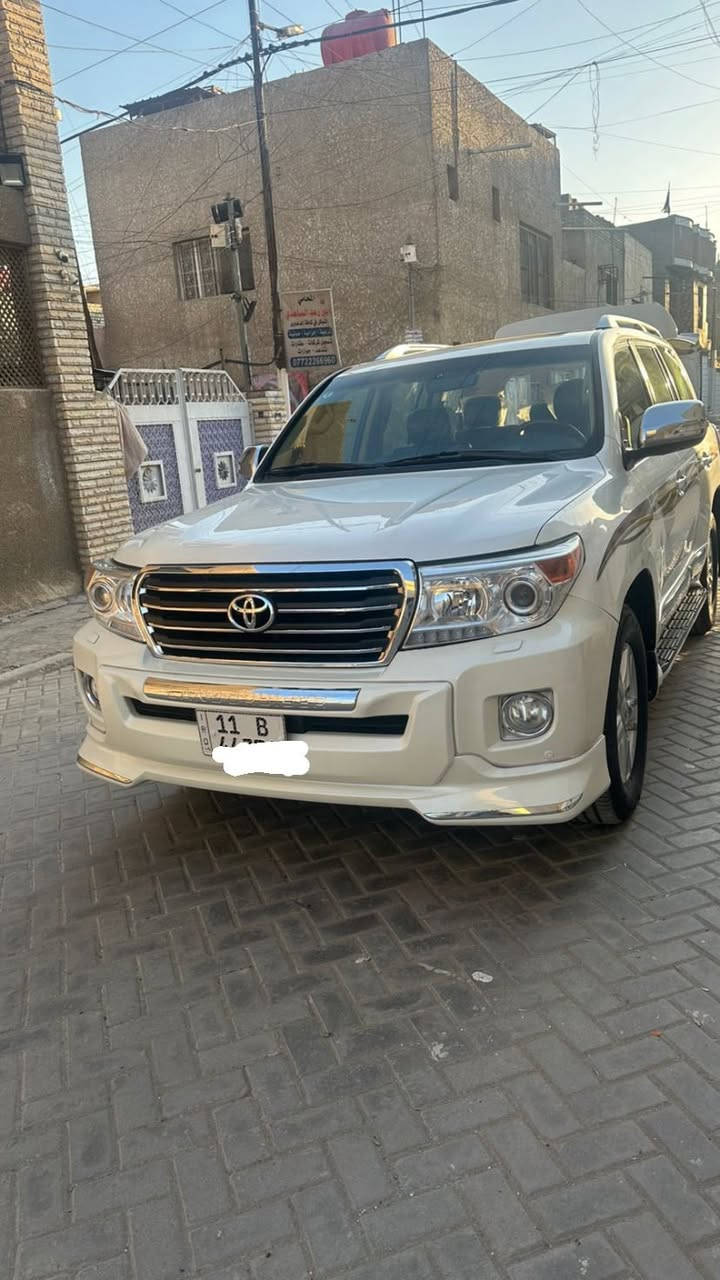 سلام عليكم لاند كروز بريم مكفوله كفاله عامه الفين 13 وياه بصماته ثنين موصفات البريم معروفه تشغيل عن بعد وهل امور تعرفونه بعد سياره جديده ماشيه 180 ومري قلاب تخم تاير هسه شاده صار شهر وسياره بسمي وعلى ايدي استلام شركه واستخدام شخصي سياره من ناحيت نضافه فول نضافه وسياره نقص مابيهه رقم بغداد اي شي تريد تستفسر عليها انتصل هذه رقم ***********
