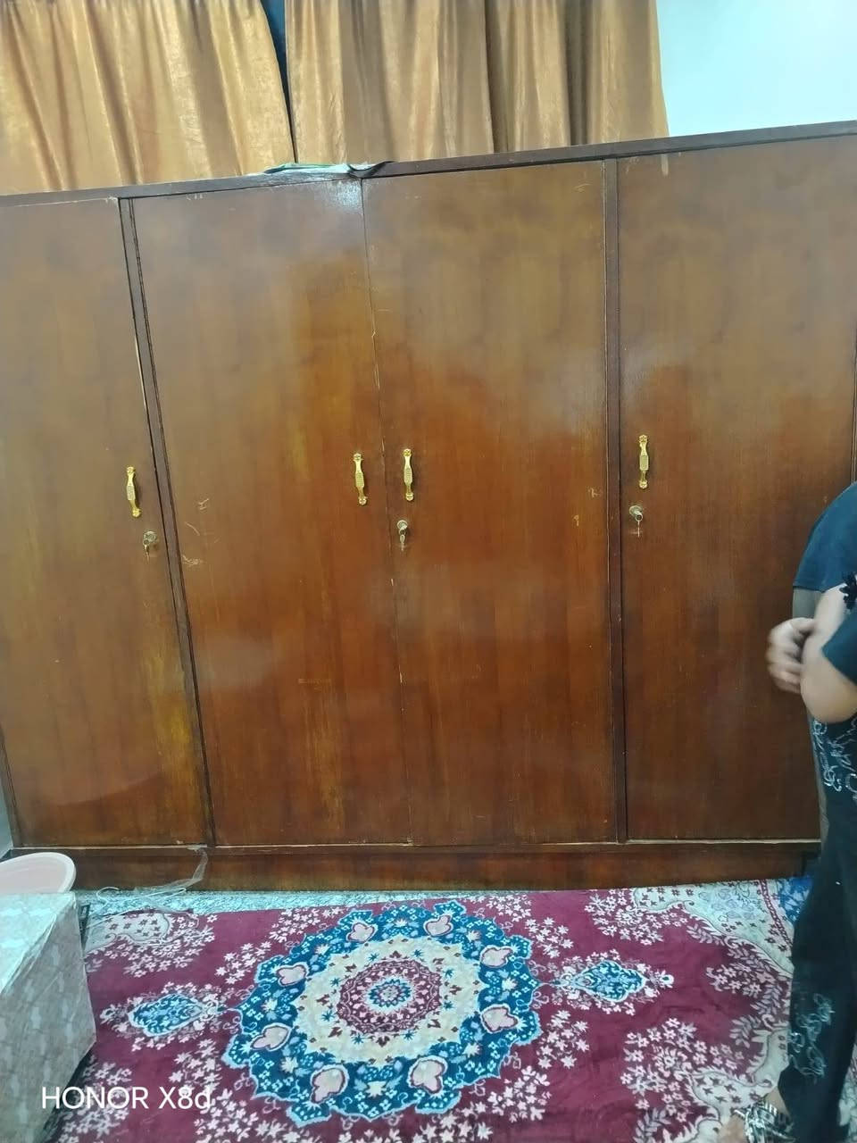 غرفه صاج نضيفه مابيه كل ضرر سعر 250 بيه مجال 
ابيع كنتور وحد هم عادي شراي اتصل مكان بغداد شارع فلسطين ***********
