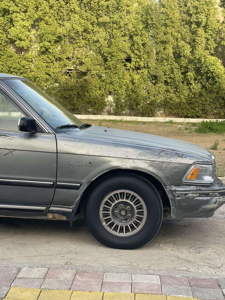 السلام عليكم  سوبر سيدان رويل 1990  محرك بطه 2500  الشكل وصبغ بلادي  للبيع ***********
