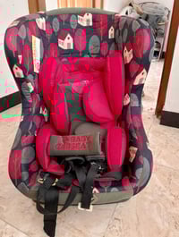 كرسي اطفال  يوضع للسياره  استخدام قليل نظيف جدا  مكاني الشعب  07700172...