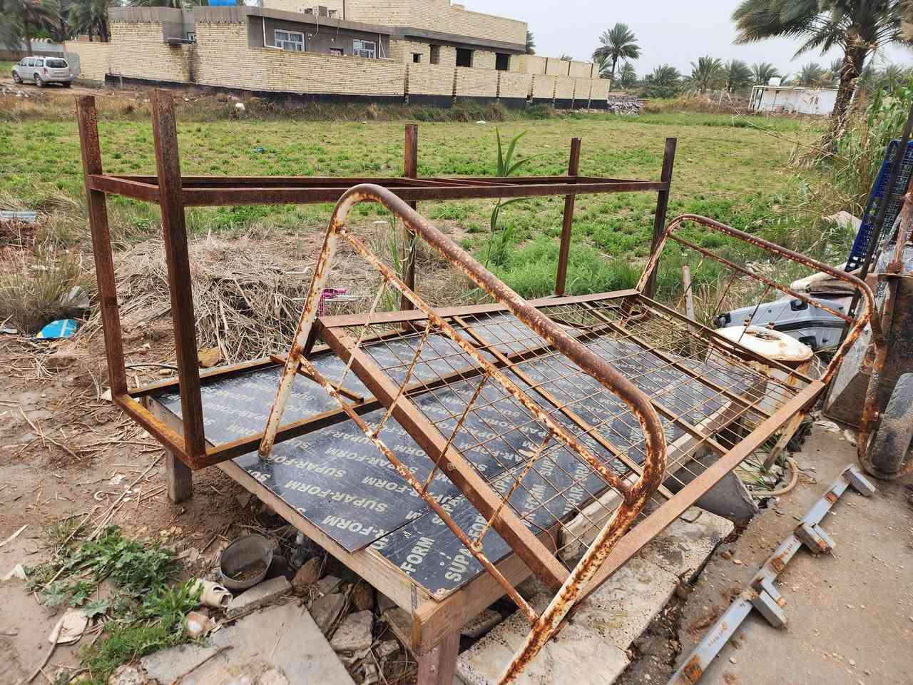 ميزحديد ثقيل  عرض١٢٠سم طول ٢٤٠سم ب٨٥
رف حديد او ميز حديد طول ٤٣٠سم وعرض متر وارتفاع ٣متر ب١٦٥
ميز ٢٥٠سم في ٦٠سم ب٣٥
ميز١٦٥سم في ٤٥ ب٢٥
ميز طعام تركي سطح كزاز ب٢٥
سكيبات خشب بالفين 
رفوف تركيه ١٢٠سم في ٢م ب٤٥
رف تركي ١٢٠سم في مترونص ب٣٠
ميز مكتب تركي ب٥٥
المسيب حي المعلمين٣ طريق سيد ابراهيم بعد السكه بكيلوين تقريبا بعد اسلاك الضغط العالي ب٢٠٠م 
بيت على جهة اليمنى
***********
يرجى الاتصال قبل المجيء
