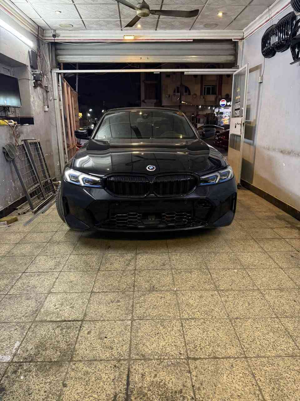 السلام عليكم BMW 330 i 
موديل 2019 
حادثها جاملغ خلفي كلش حلو ضربتها 
فول مواصفات معروفه مواصفاتها 
سعرها كلش مناسب 
للأتصال والاستفسار (*********** ) بيه واتساب
