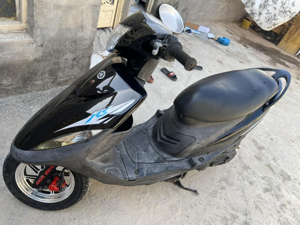 دراجة مال رمبه حاويه جديدة شرط تجي وتشوف ملاح فول ومختمة كلها ومكينة علشركة بلاديه  مامفتوحة تفحص وين ما يعجبك سلف كابريته كله بلاد اصلي شلعه ومعدل قويه
شغالة سلف وهندر وكهربائيات دبلات بريكات 
شاصي قطرة زنجار ما بيه اسود جديد بلكارتون
مكانها ديوانية شافعية
سعرها 850 وبيها مجال
***********
