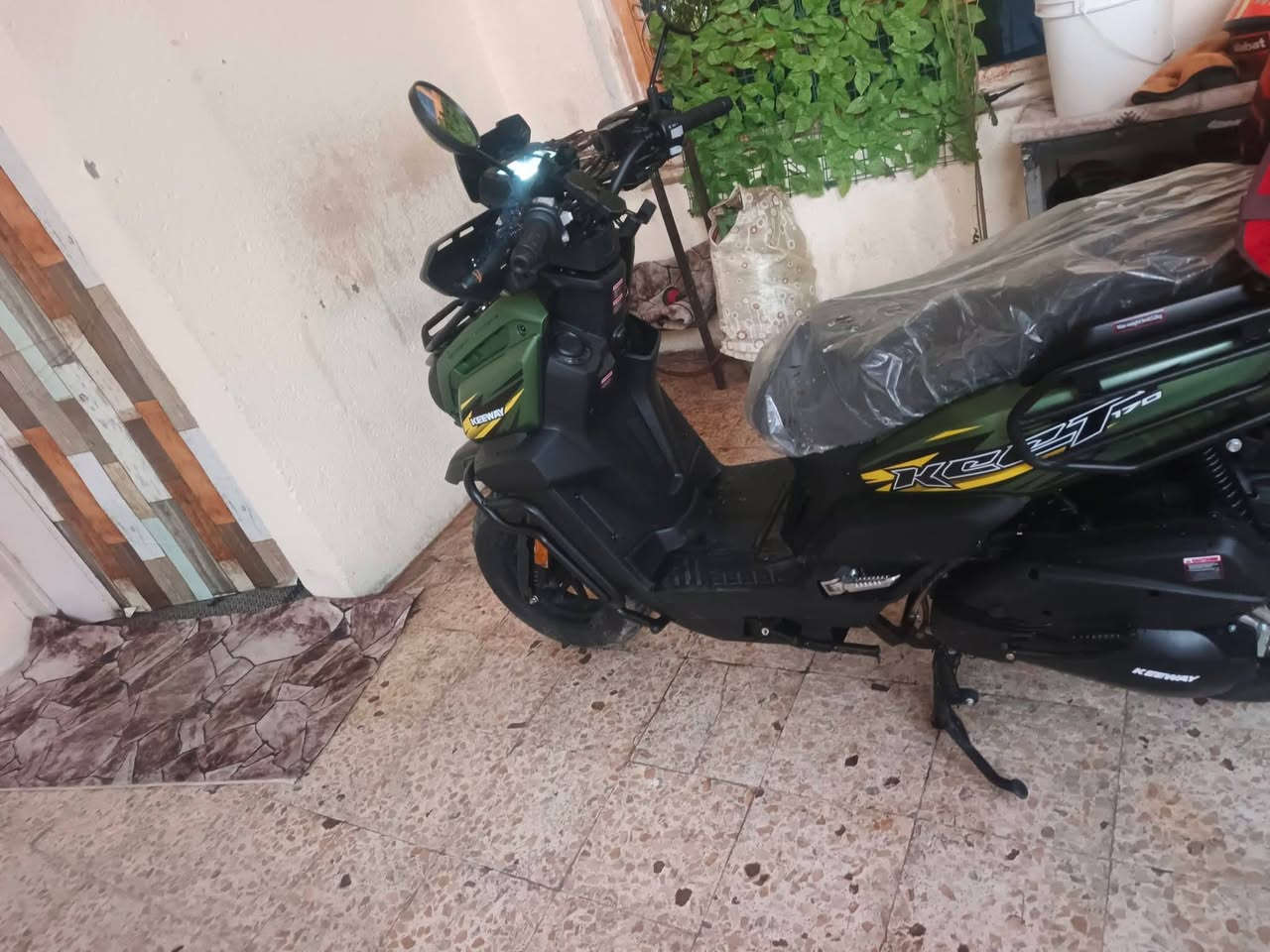 كايواي ايطالي مكينة 170 رقم و سنوية طلعت من الوكيل قبل 15 يوم خذتهه ب 2500 ورايد ابيعها بسبب الضروف للتواصل ***********
