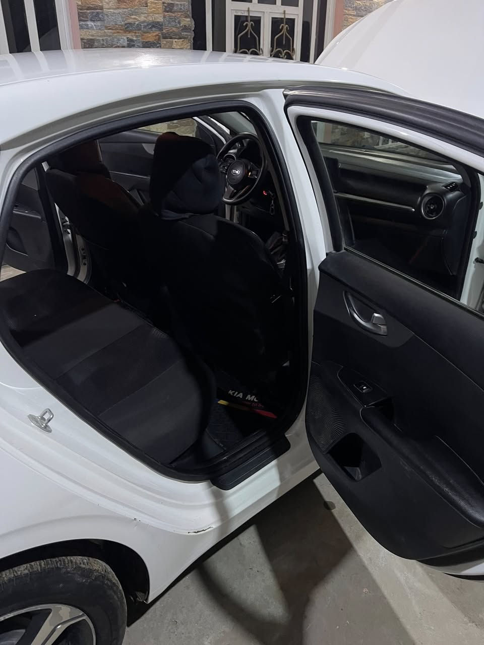 السلام عليكم سيارة سيراتو خليجي موديل 2020 السيارة كفالة عامة بيه بس شبر بالجاملغ الخلفي سيارة كاعدة وجاهزه مابيه اي نقص رقم بغداد دولي باسمي تحويل ثاني يوم عنوان السيارة بغداد اليوسفية السعر 145$ وبيه مجال بسيط ***********
